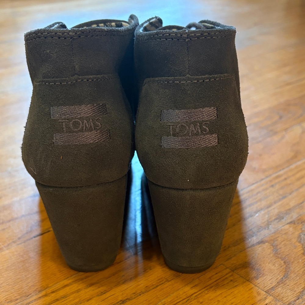 Never Worn Toms Grey Suede Lace-Up Wedge Booties - Picture 4 of 6